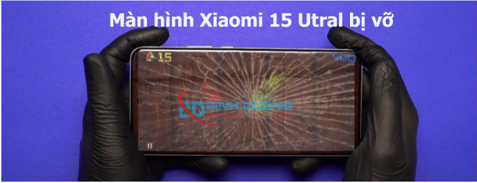 Vỡ Kính Ảnh Hưởng Hiển Thị: Mặt kính vỡ nát và làm hỏng cả tấm nền bên dưới.