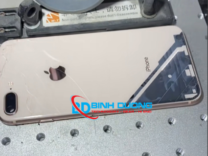 Thay kính lưng Iphone 8 Plus