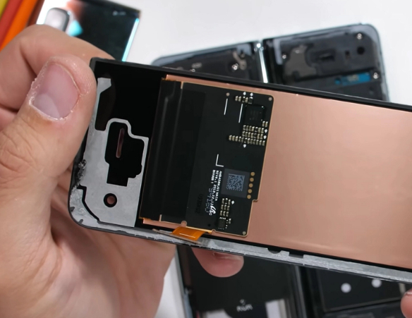 Thay cáp Samsung Z Fold 6