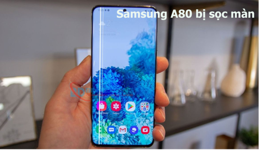 Xuất hiện sọc ngang, sọc dọc, đốm đen hoặc loang màu trên màn hình.