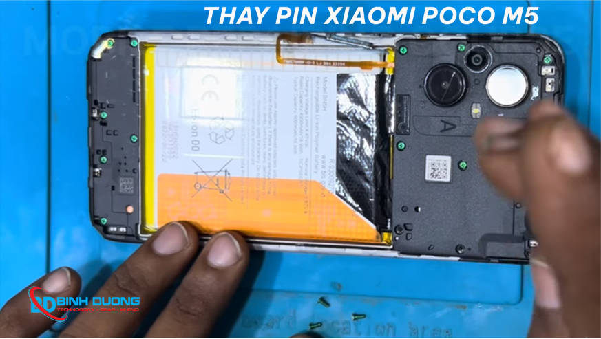 Thay pin Xiaomi POCO M5