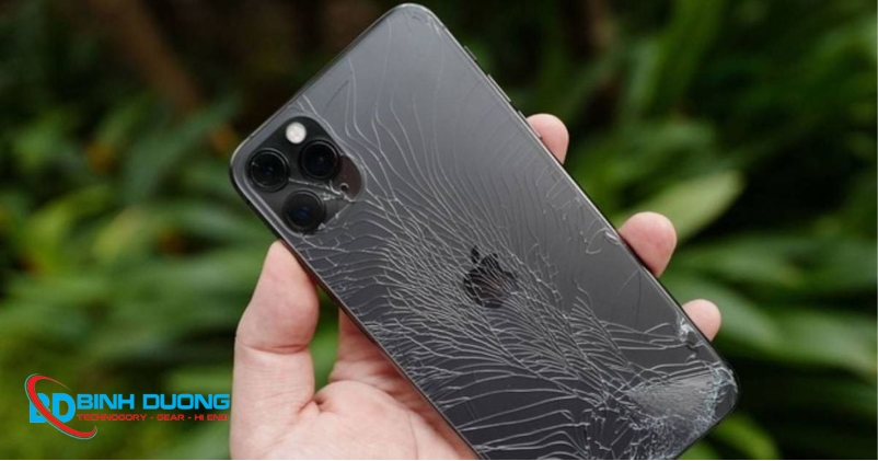 Dấu hiệu bạn cần thay kính lưng iPhone 11 Pro