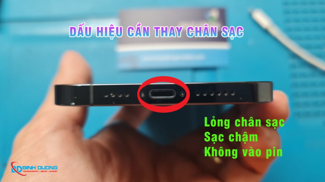 Dấu hiệu cần thay thế chân sạc mới